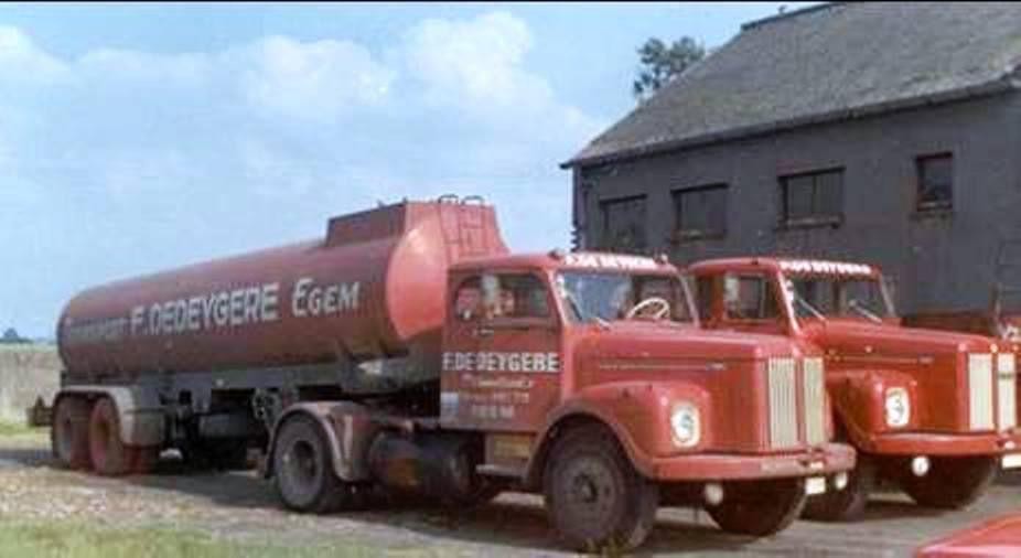 Historische F. Dedeygere tankwagens in Egem